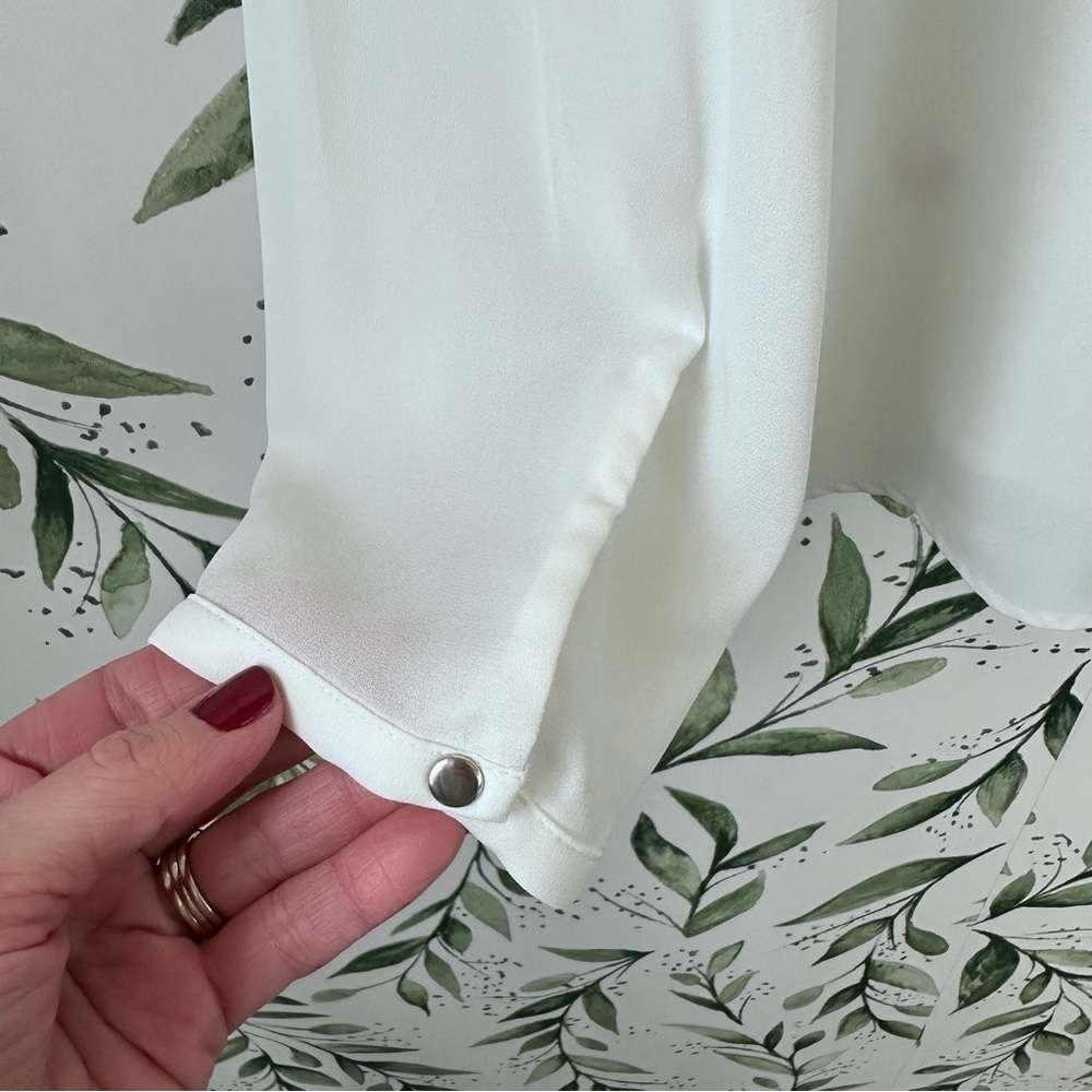 The Limited Lace Up Front Tie Blouse. White. Size M. - Picture 5 of 8